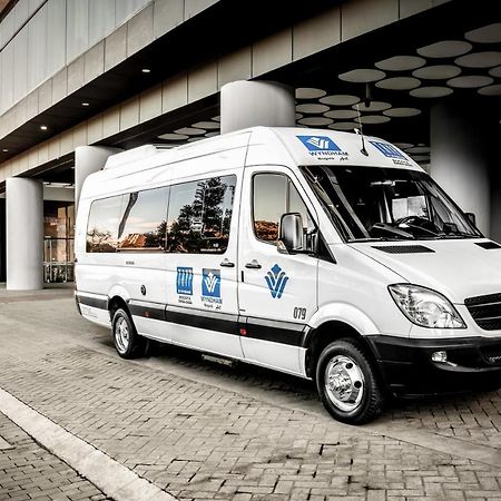 Hotel Wyndham Bogotá Zewnętrze zdjęcie Mercedes-Benz Sprinter