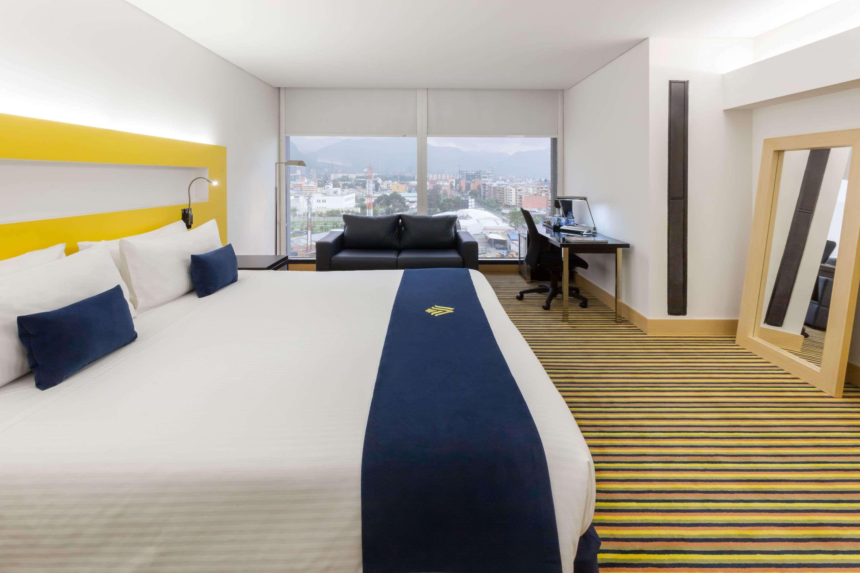 Hotel Wyndham Bogotá Zewnętrze zdjęcie A room at the hotel