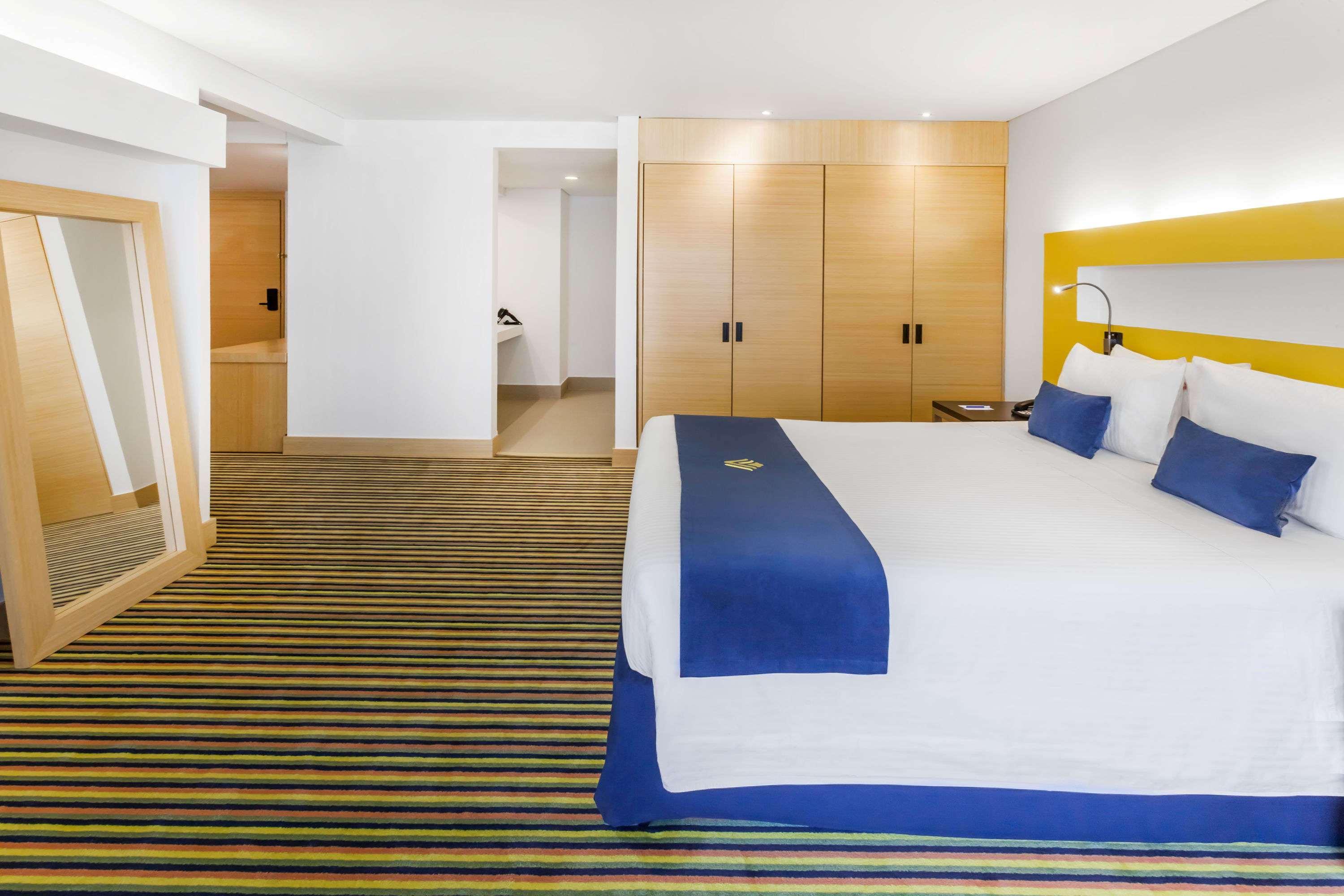 Hotel Wyndham Bogotá Zewnętrze zdjęcie A room at the hotel