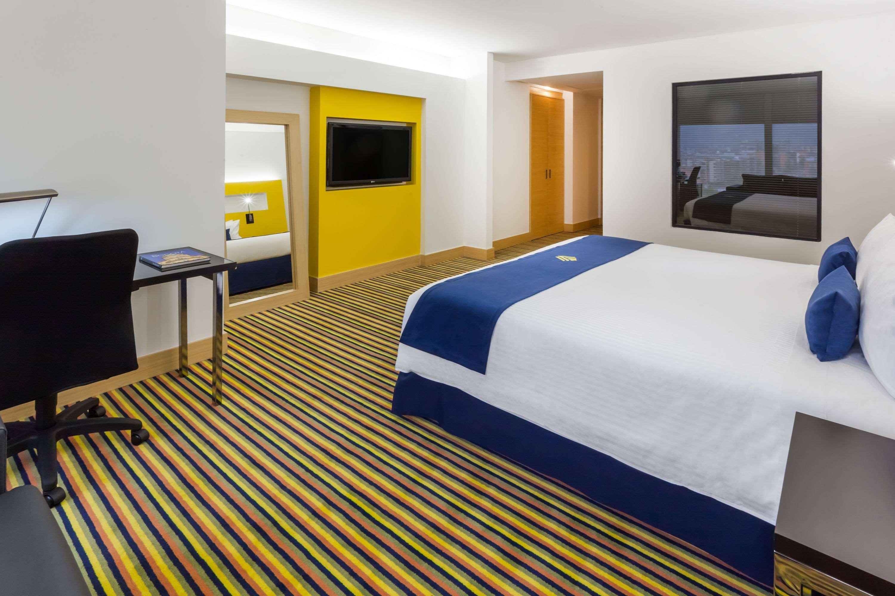 Hotel Wyndham Bogotá Zewnętrze zdjęcie A room at the hotel