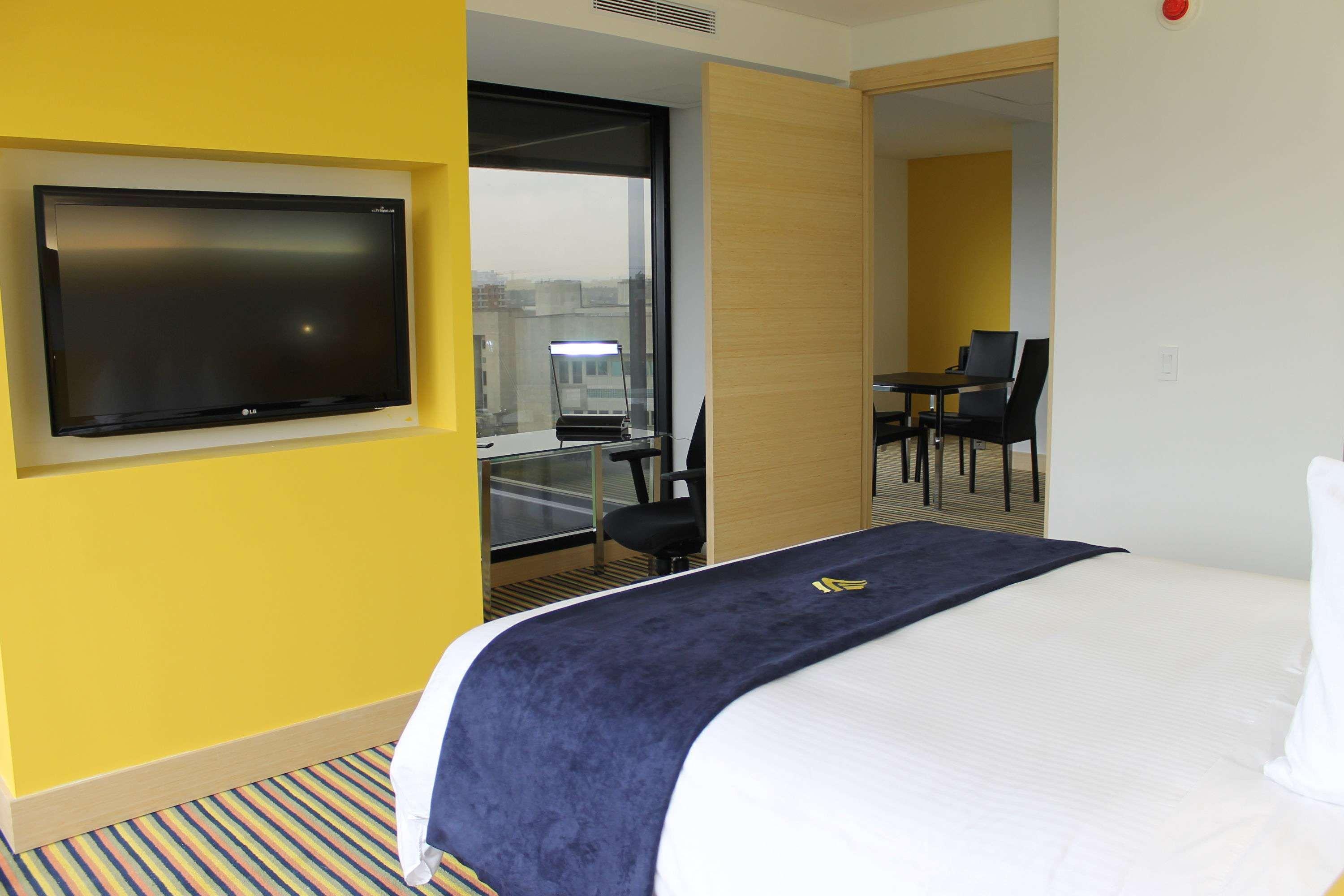 Hotel Wyndham Bogotá Zewnętrze zdjęcie A room at the hotel