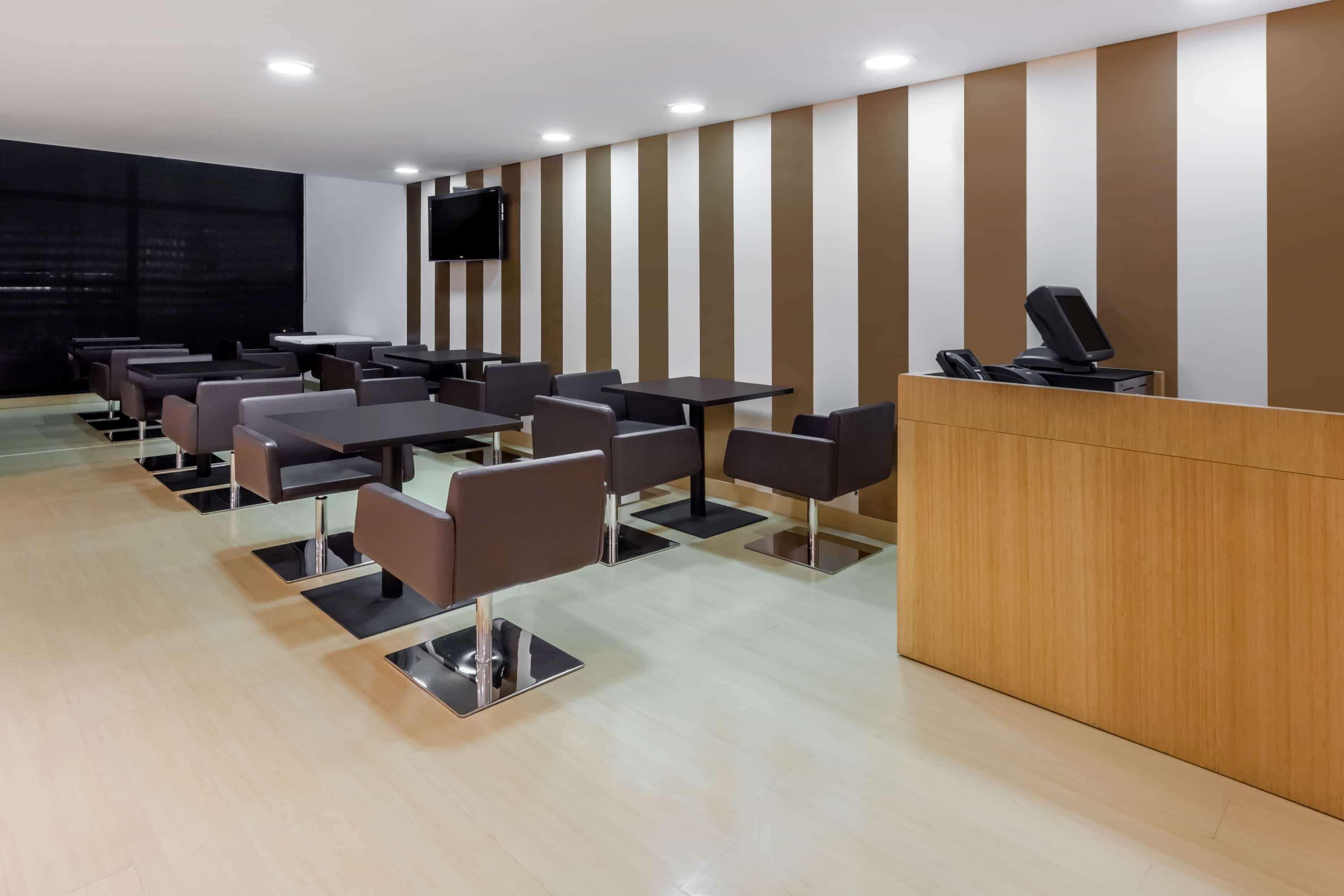 Hotel Wyndham Bogotá Zewnętrze zdjęcie The interior of the lounge