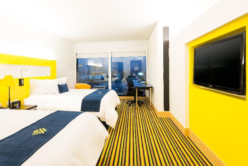 Hotel Wyndham Bogotá Zewnętrze zdjęcie A room at the hotel