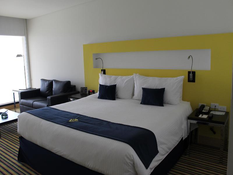 Hotel Wyndham Bogotá Zewnętrze zdjęcie A room at the hotel