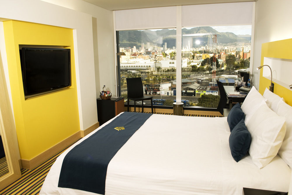 Hotel Wyndham Bogotá Zewnętrze zdjęcie A room at the hotel
