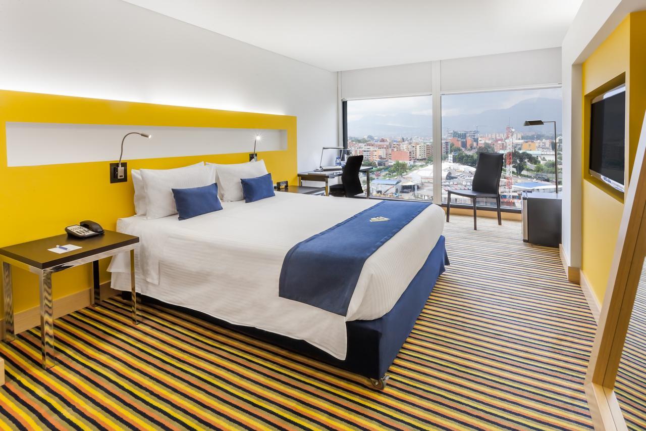 Hotel Wyndham Bogotá Zewnętrze zdjęcie A room at the hotel