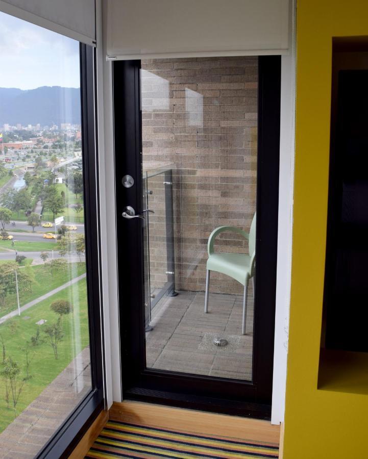 Hotel Wyndham Bogotá Zewnętrze zdjęcie A balcony in Bogotá, Colombia